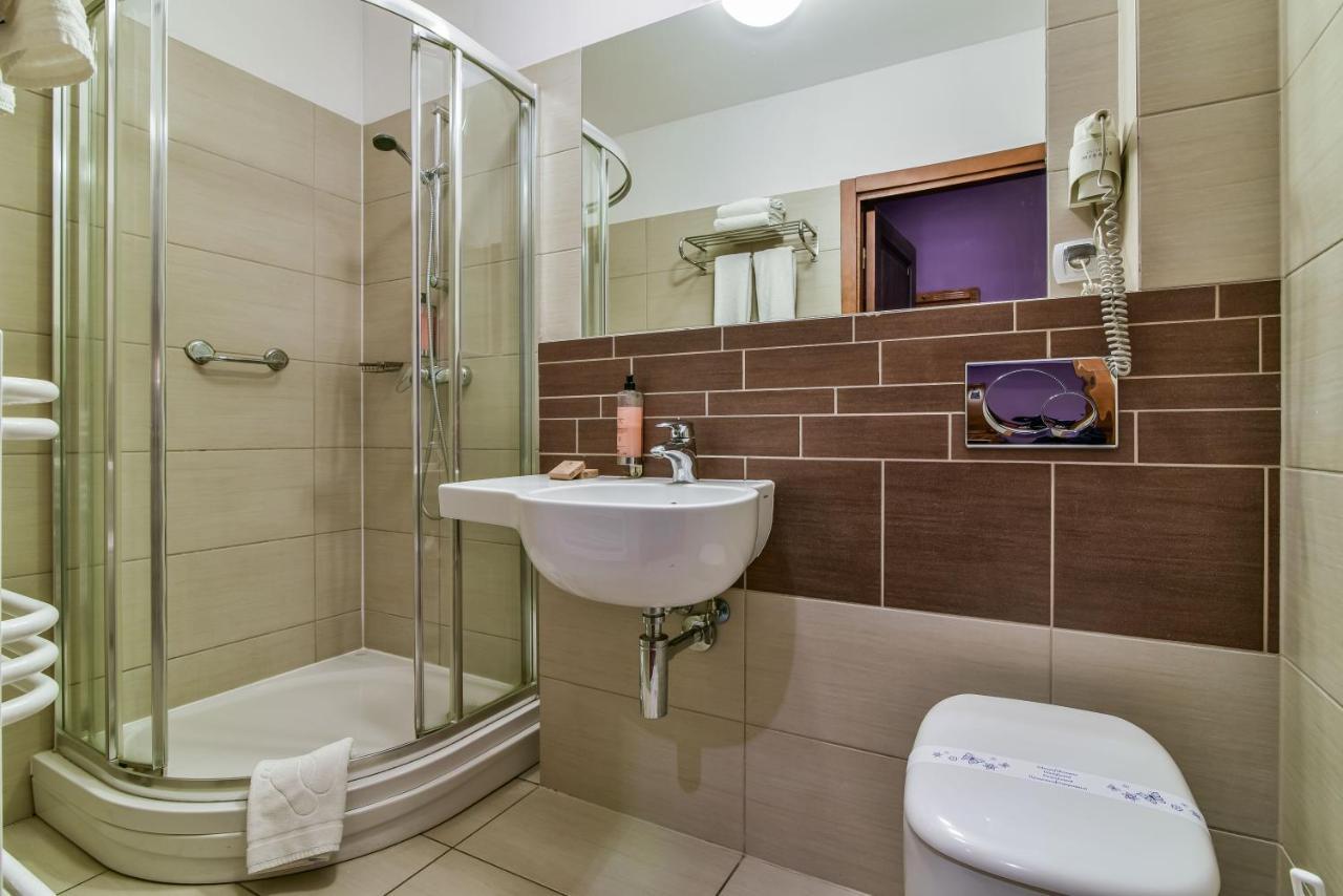 Single Room,1081108324:JPEG